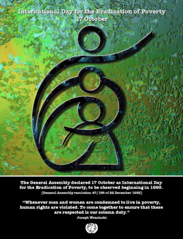 Ein Plakat mit einem hellblauen Hintergrund und einem weißen Rand, das ein Logo einer Hand zeigt, die von einem Kranz aus Blättern umgeben ist, sowie den Text "Internationaler Tag" in fetter, weißer Schrift.