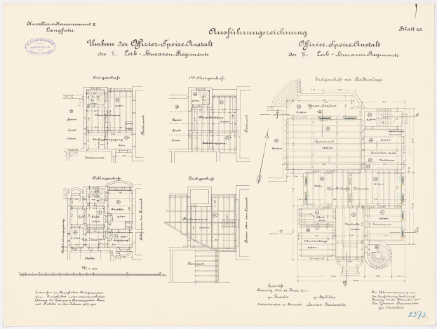 Schwarz-weißer architektonischer Grundriss des ehemaligen Bundeskanzleramts, zeigt detaillierte Layout mit Räumen, Fluren und Anmerkungen.