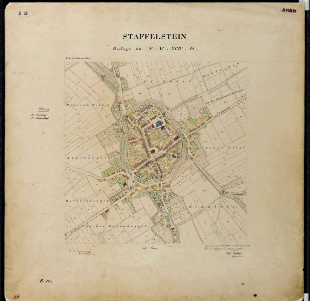 Eine alte Karte von Staffelstein, Deutschland, auf einem schwarzen Hintergrund, die Straßen, Gebäude und Sehenswürdigkeiten zeigt.