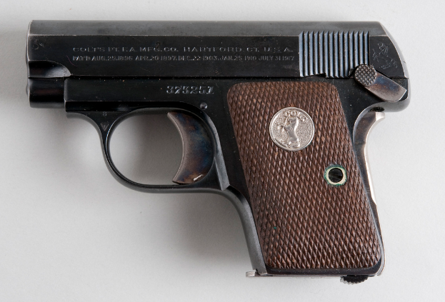 Eine schwarze und braune Waffe.