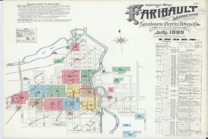 Ein detaillierter Stadtplan von Fairbault, Minnesota aus dem Juli 1899, der Straßen, Parks und Sehenswürdigkeiten mit Text und Zahlen zeigt.