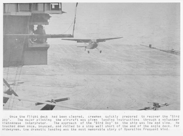 Flugzeuge am Himmel mit Text darunter.