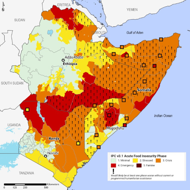 Karte von Afrika mit Farben, die verschiedene Grade der Ernährungsunsicherheit je Land anzeigen, begleitet von erklärendem Text.