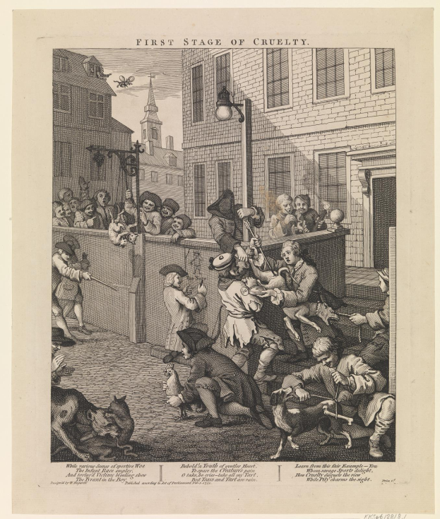 Eine Gruppe von Menschen und Tieren versammelt sich um ein Gebäude mit Fenstern, einem Laternenmast und einem Himmel im Hintergrund, mit dem Text 'Erste Stufe der Grausamkeit' unten.