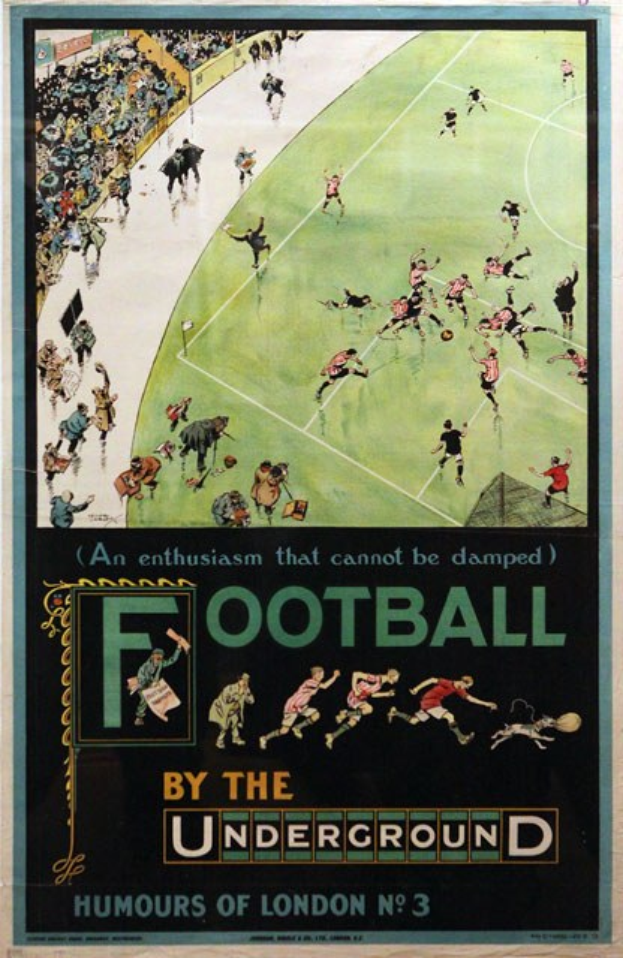 Ein Plakat an einer Wand, das Zuschauer bei einem Fußballspiel in einem Stadion zeigt, mit dem Text "Fußball von der U-Bahn - Londoner Humor Nr. 3" darüber.