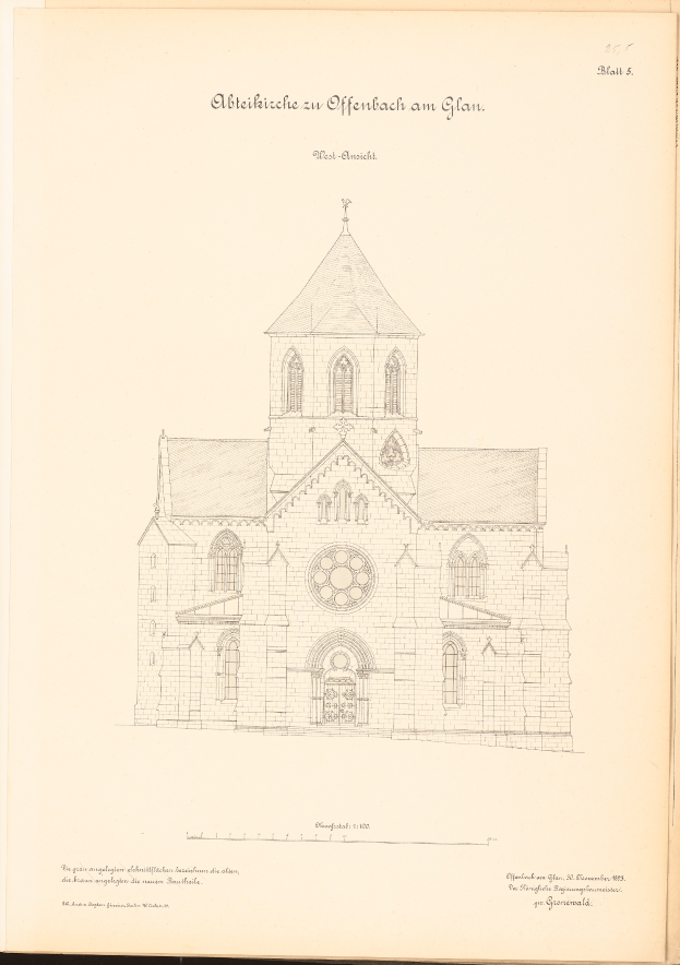 Ein altes Buch mit einer detaillierten Zeichnung einer Kirche mit sichtbaren Fenstern, Türen und anderen architektonischen Merkmalen, begleitet von beschreibendem Text.