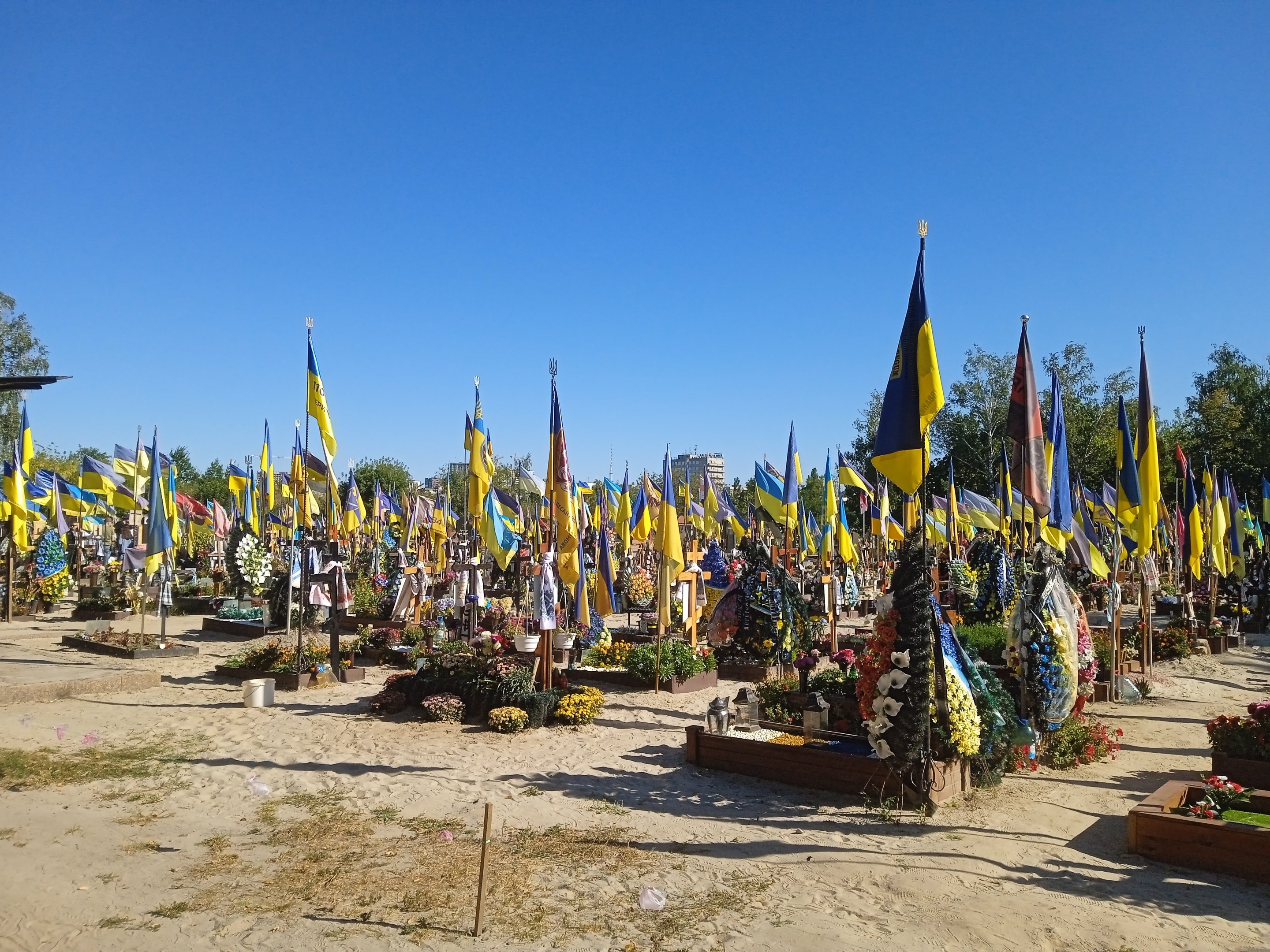 Ukraine und Thies erhalten Rettungswagen aus der Klingenstadt