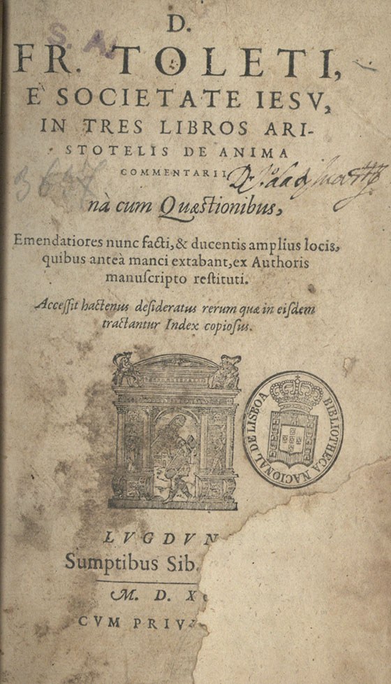 Ein altes Buch mit Text und einer Illustration, das ein altes Siegel auf dem Cover trägt.