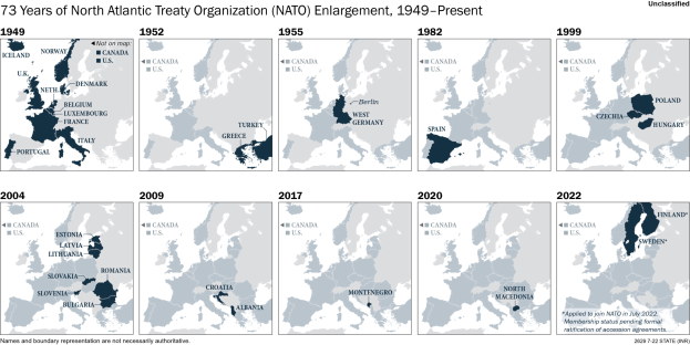 Eine Karte, die die 73-jährige Erweiterung der Nordatlantikvertragsorganisation (NATO) von 1949 bis heute zeigt, mit Regionen, die durch verschiedene Jahre markiert sind und informativen Text oben.