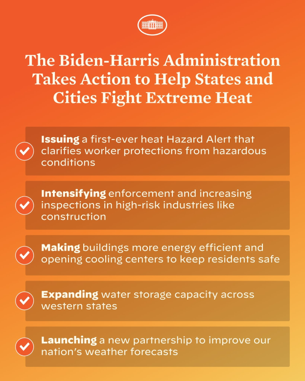 Plakat mit der Überschrift "Die Biden-Harris-Verwaltung setzt sich für den Kampf gegen extreme Hitze in Bundesstaaten und Städten ein" mit einem roten und weißen Schild-Design mit einem Blitz, eingerahmt von einem gelben Rand auf einem weißen Hintergrund.