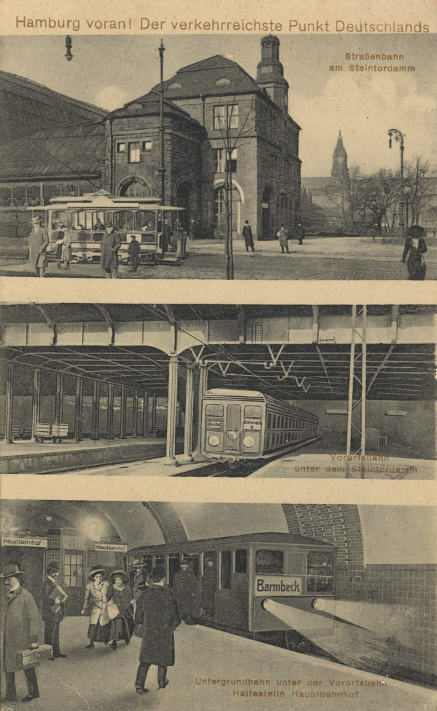 Schwarz-weißer Postkarte eines alten Hamburger Bahnhofs mit einem Gebäude, Menschen, einem Zug auf Schienen, Pfählen, Bäumen und einem bewölkten Himmel.