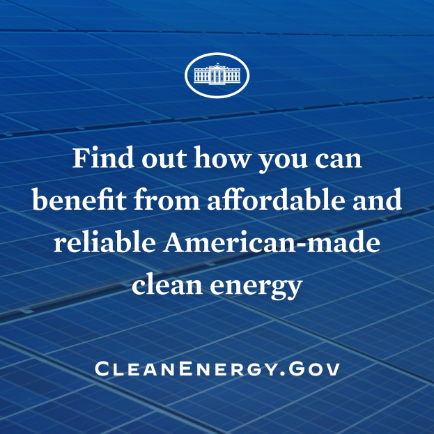 Plakat mit einem blauen Kreis-Logo mit weißer Umrandung und Stern, weißer zentrierter Text, der "Finden Sie heraus, wie Sie von erschwinglicher und zuverlässiger amerikanischer Made Clean Energy profitieren können", auf einem hellblauen Hintergrund.