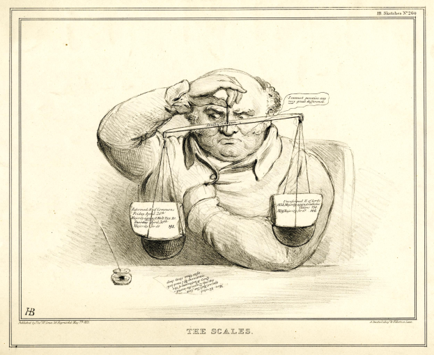 Ein Anwalt im Anzug sitzt an einem Tisch mit einer Waage vor sich und sieht konzentriert auf vor ihm liegende Dokumente, die mit Text und Zahlen markiert sind.