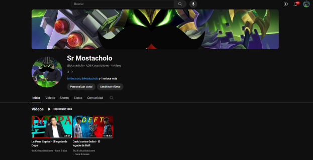 Screenshot einer Website mit schwarzem Hintergrund, das animierte Bilder und Text anzeigt, einschließlich der Überschrift "Wie lade ich YouTube-Videos herunter", die auf einen YouTube-Video-Streaming-Dienst hinweist.