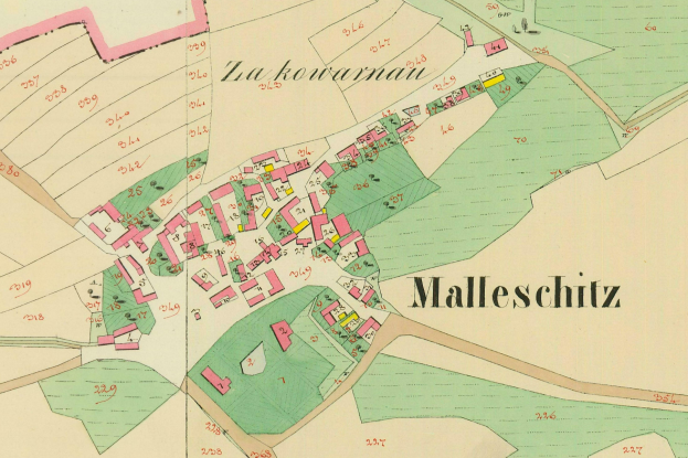 Ein altes Stadtplan von Mallschitz, Deutschland, mit beschrifteten Gebäuden und Straßen.